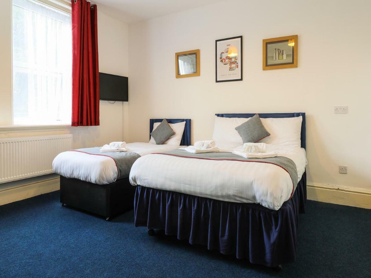 Oyo Hala Guest House Manchester Bagian luar foto