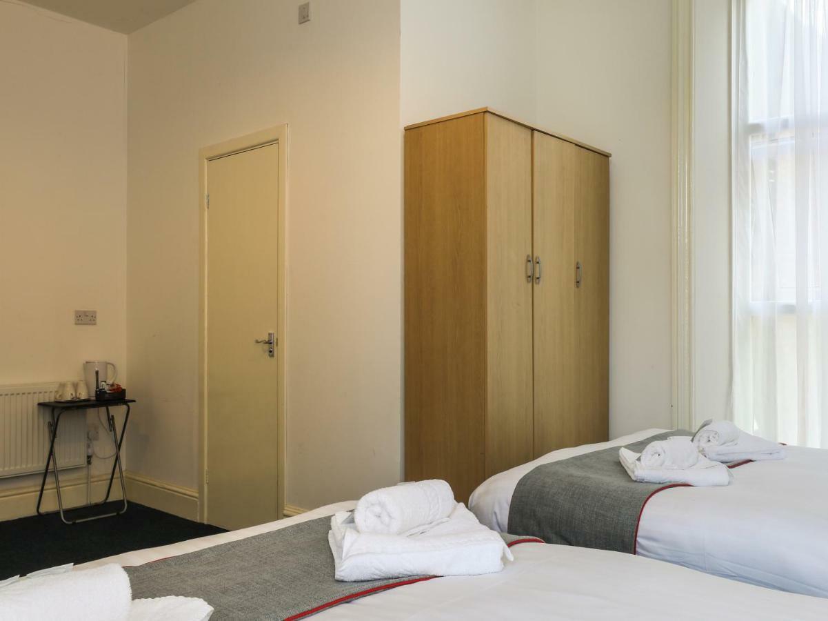 Oyo Hala Guest House Manchester Bagian luar foto
