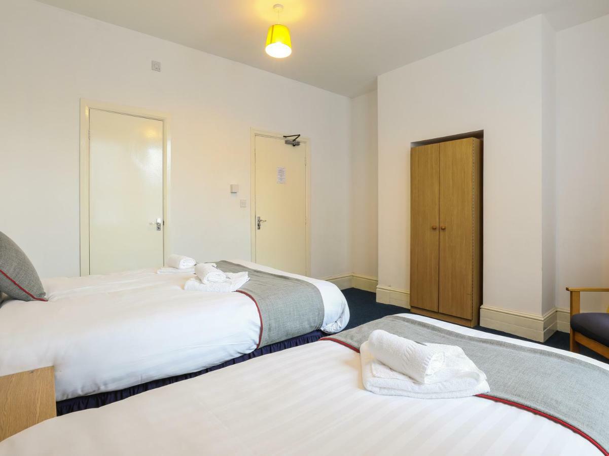 Oyo Hala Guest House Manchester Bagian luar foto