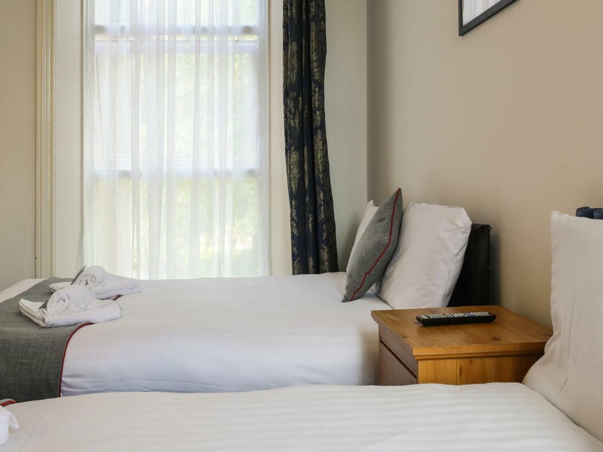 Oyo Hala Guest House Manchester Bagian luar foto
