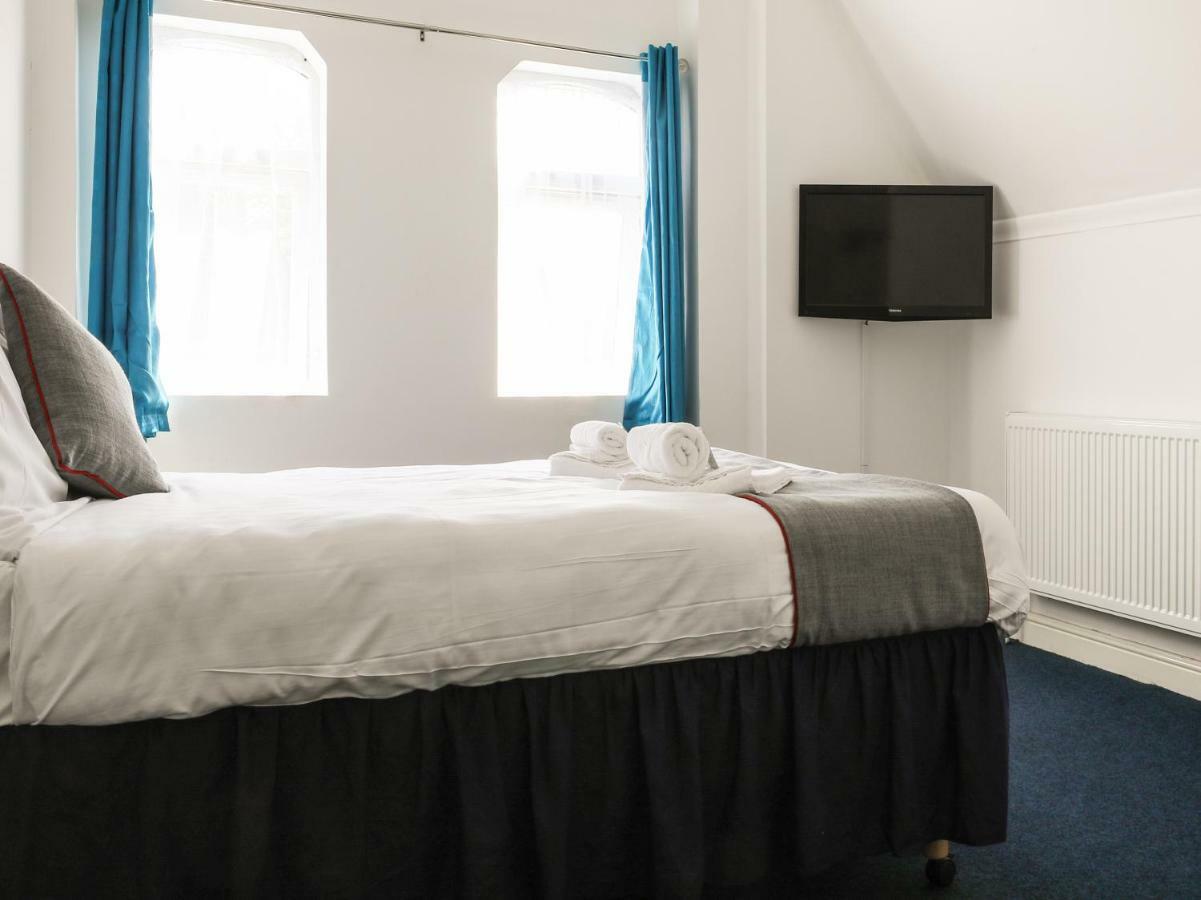 Oyo Hala Guest House Manchester Bagian luar foto