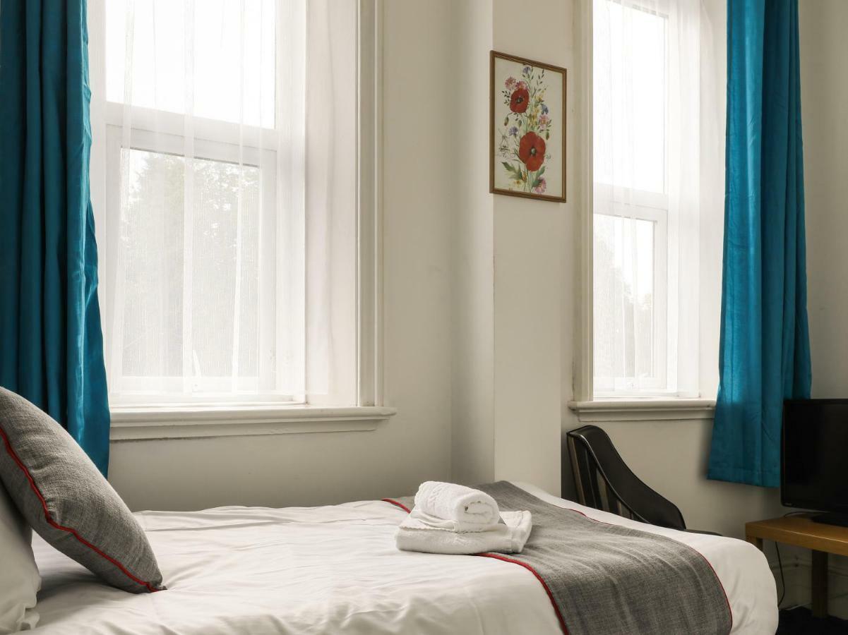 Oyo Hala Guest House Manchester Bagian luar foto