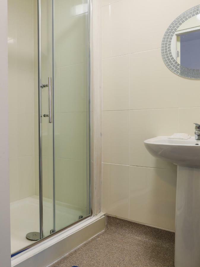 Oyo Hala Guest House Manchester Bagian luar foto