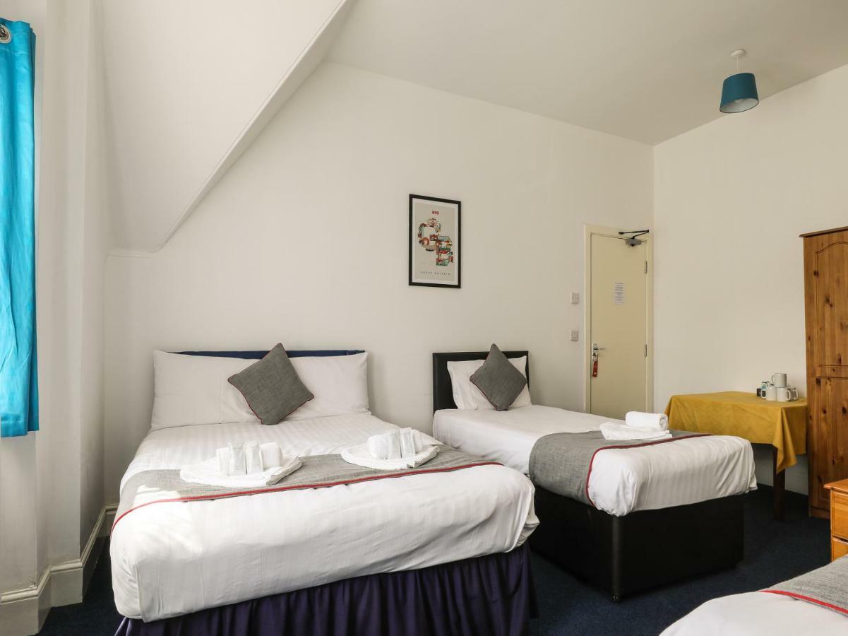 Oyo Hala Guest House Manchester Bagian luar foto