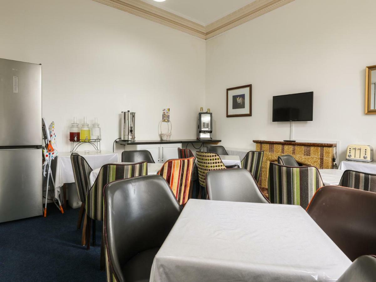 Oyo Hala Guest House Manchester Bagian luar foto