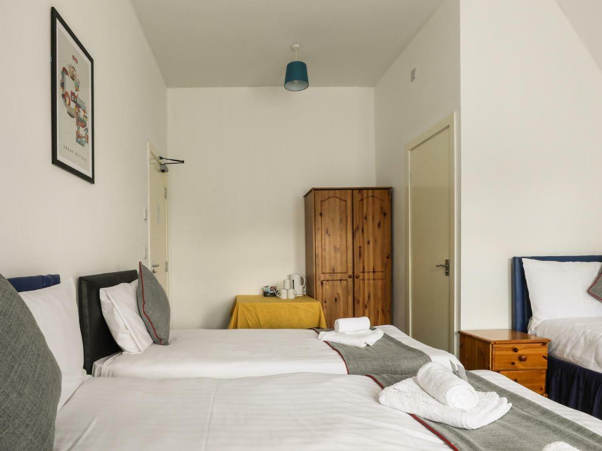 Oyo Hala Guest House Manchester Bagian luar foto